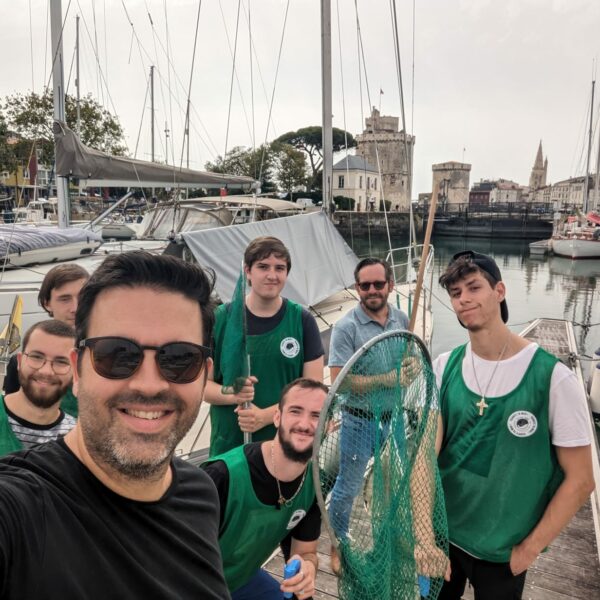 Nos étudiants ont participé au nettoyage du port de La Rochelle pour soutenir l’assocation ECHO-MER