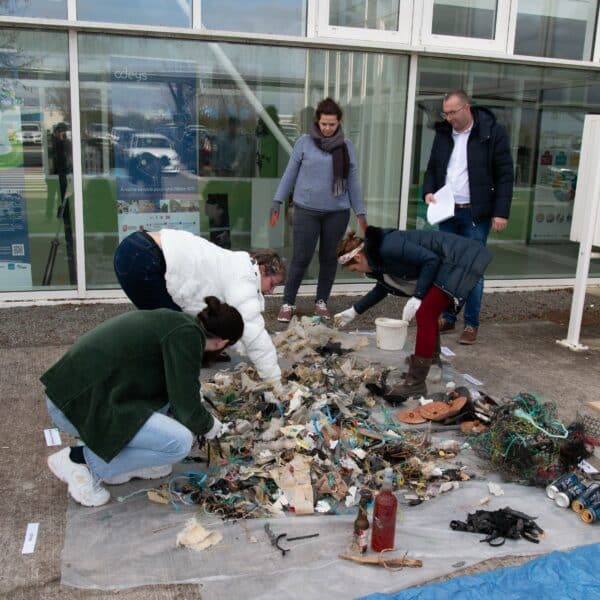 10kg de déchets récoltés en 1h sur la plage de La Rochelle… Bravo à Pierre pour son initiative !